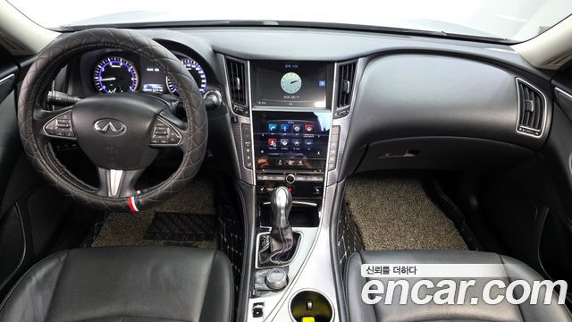 Infiniti Q50 — interior