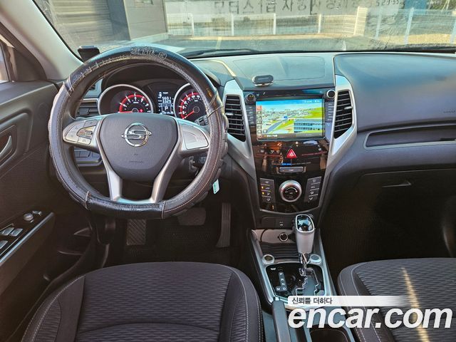 KG Mobility Tivoli — interior