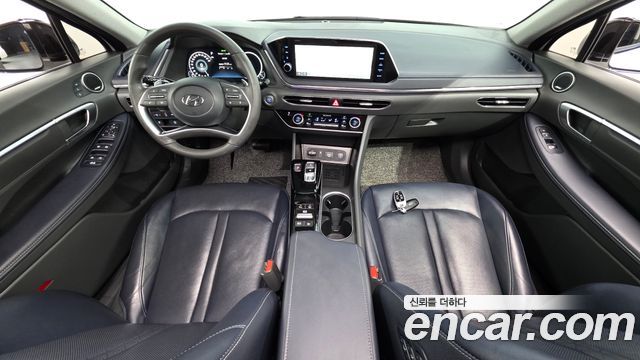 Hyundai Sonata — interior