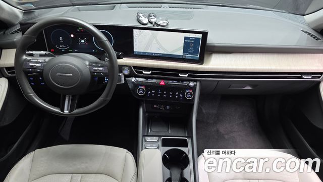 Hyundai Sonata — interior