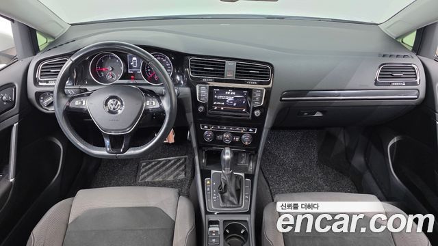 Volkswagen Golf — interior