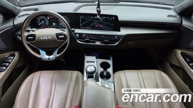 Kia K8 — interior