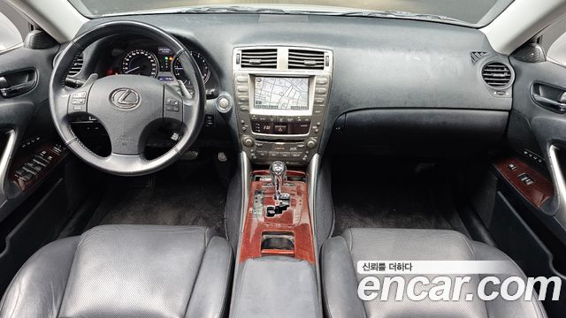 Lexus IS — interior
