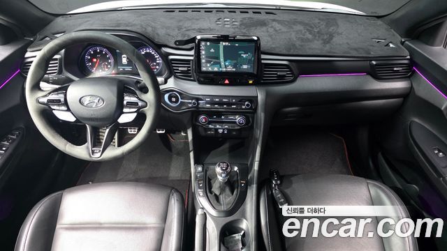 Hyundai Veloster — interior