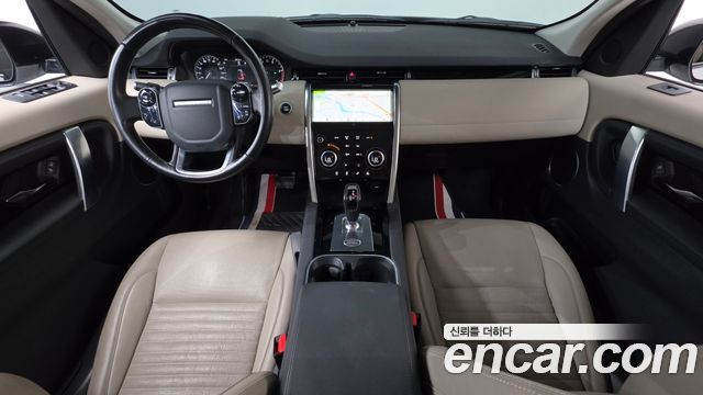 Land Rover Discovery Sport — interior