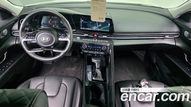 Hyundai Avante — interior
