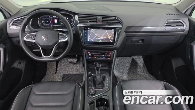 Volkswagen Tiguan — interior