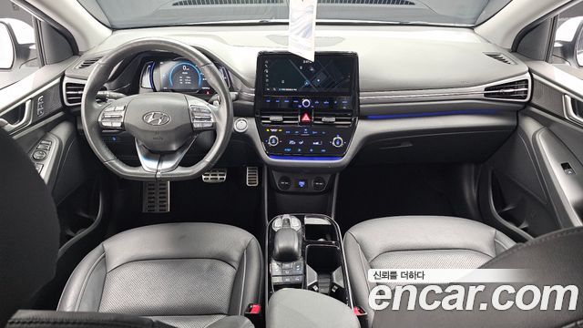 Hyundai Ioniq — interior
