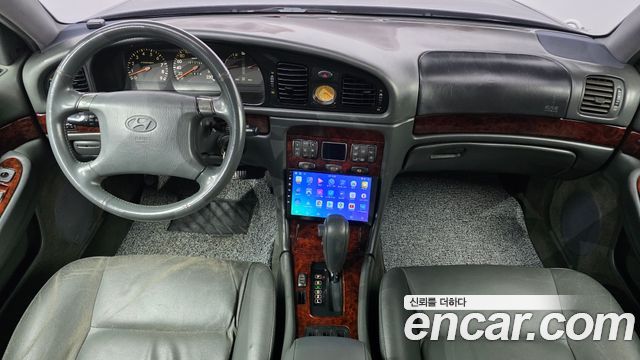 Hyundai Grandeur — interior