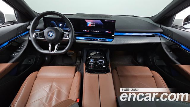 BMW i5 — interior