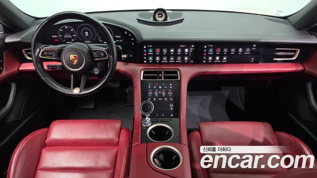 Porsche Taycan — interior