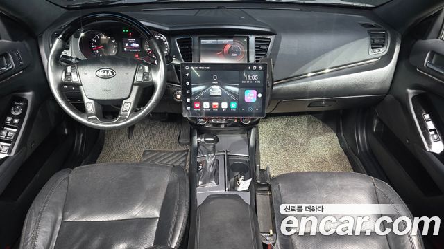 Kia K7 — interior