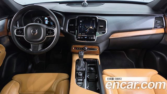 Volvo XC90 — interior