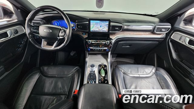 Ford Explorer — interior