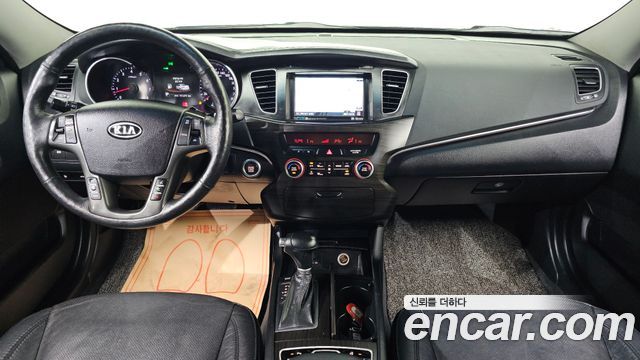 Kia K7 — interior