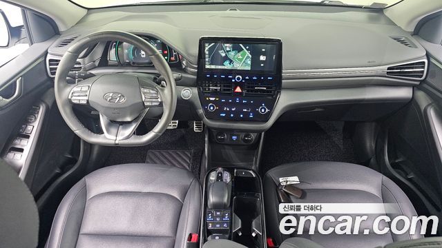 Hyundai Ioniq — interior