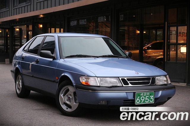 Saab 900 — exterior