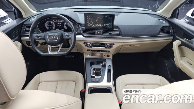 Audi Q5 — interior