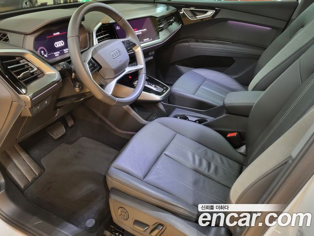 Audi Q4 e-tron — interior