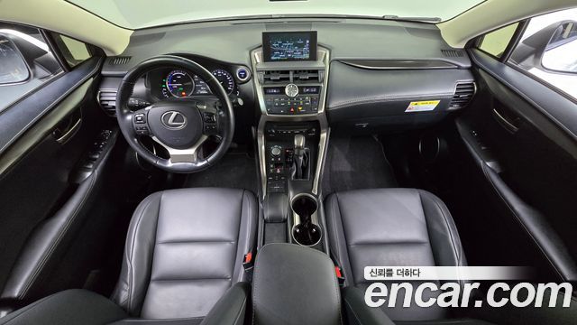 Lexus NX — interior