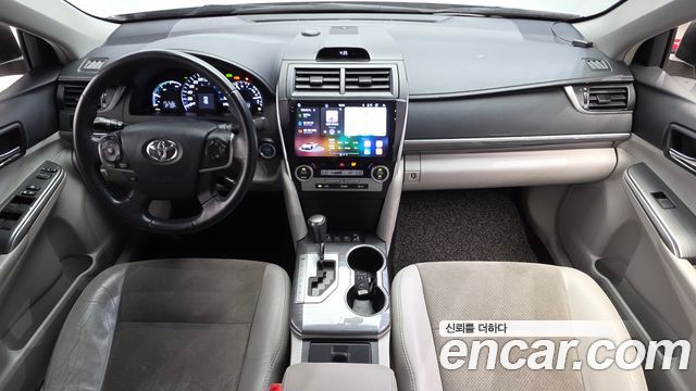 Toyota Camry — interior