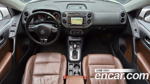 Volkswagen Tiguan — interior