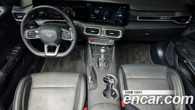 Ford Mustang — interior
