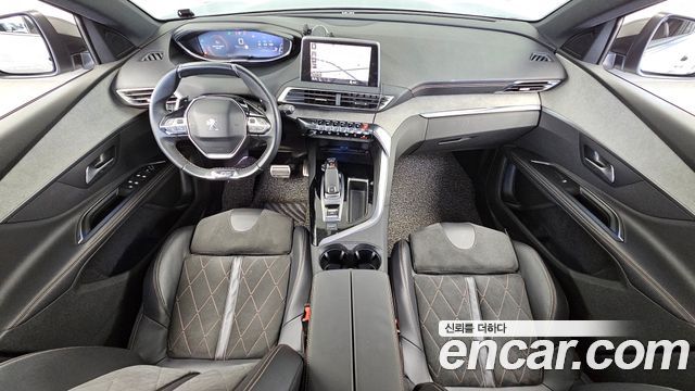 Peugeot 5008 — interior