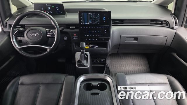 Hyundai Staria — interior