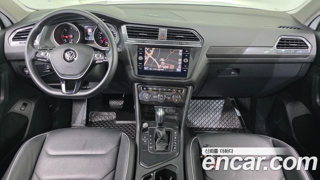 Volkswagen Tiguan — interior