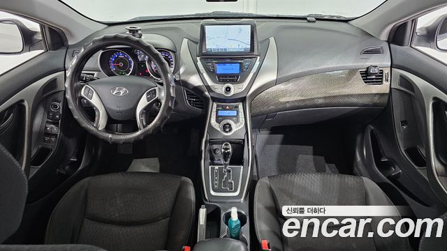 Hyundai Avante — interior