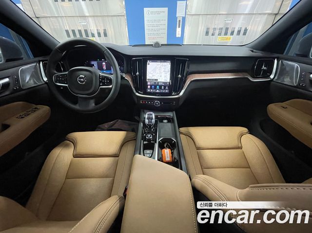 Volvo V60 — interior
