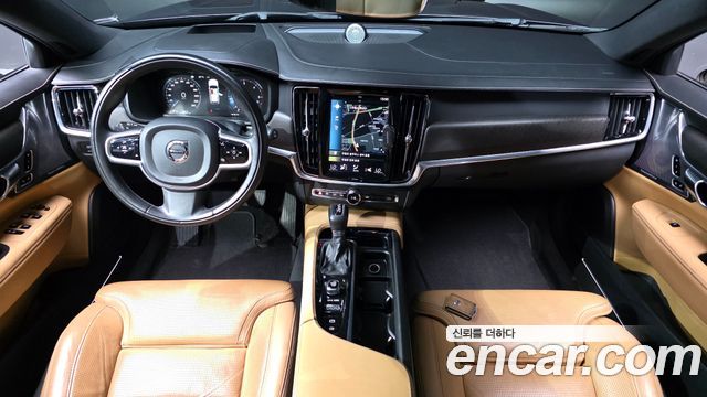 Volvo V90 — interior