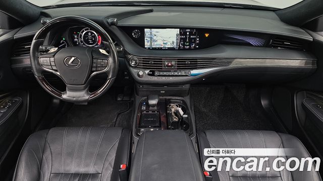 Lexus LS — interior