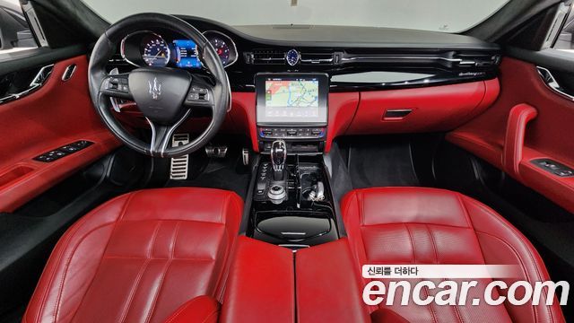 Maserati Quattroporte — interior