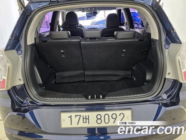 KG Mobility Tivoli — interior