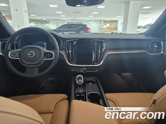 Volvo V60 — interior