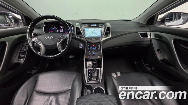 Hyundai Avante — interior