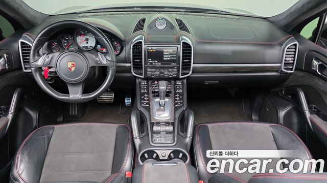 Porsche Cayenne — interior