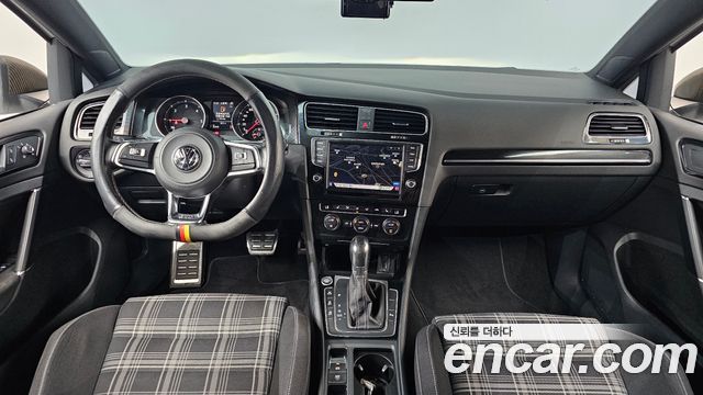 Volkswagen Golf — interior