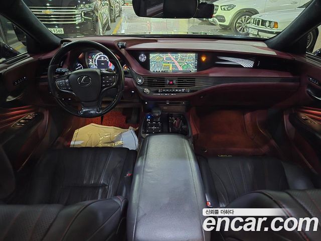 Lexus LS — interior