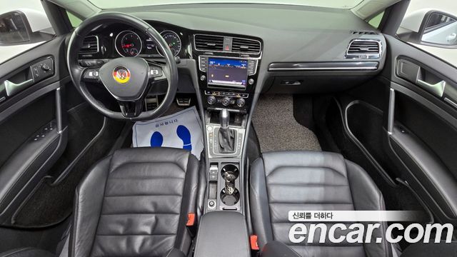 Volkswagen Golf — interior