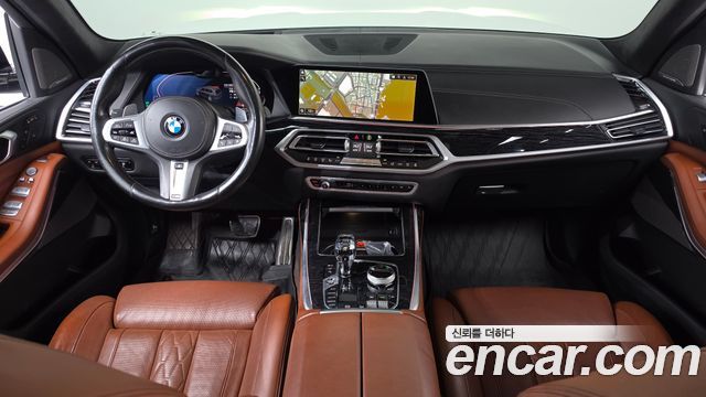 BMW X7 — interior