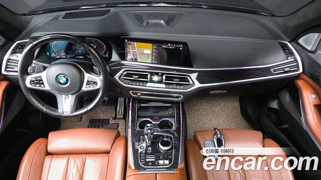 BMW X7 — interior