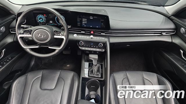 Hyundai Avante — interior