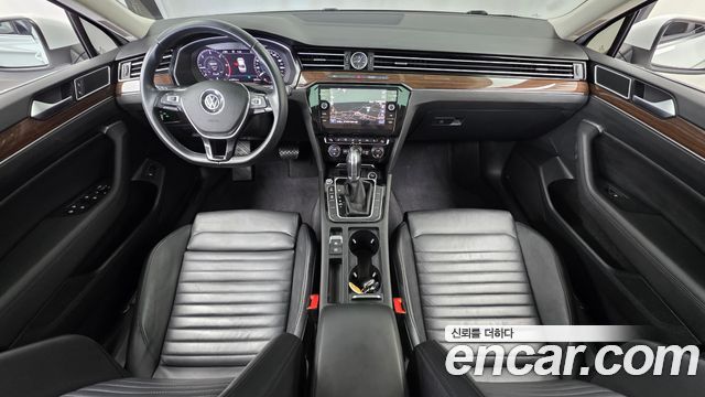 Volkswagen Passat — interior