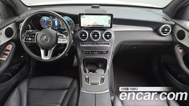 Mercedes-Benz GLC-Class — interior