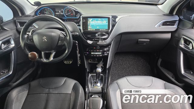 Peugeot 2008 — interior
