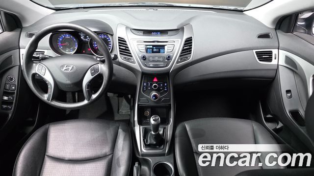 Hyundai Avante — interior