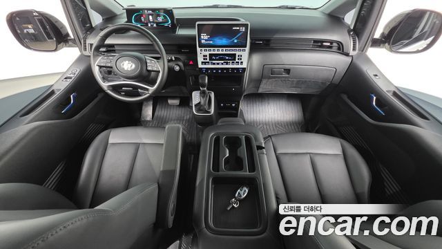 Hyundai Staria — interior